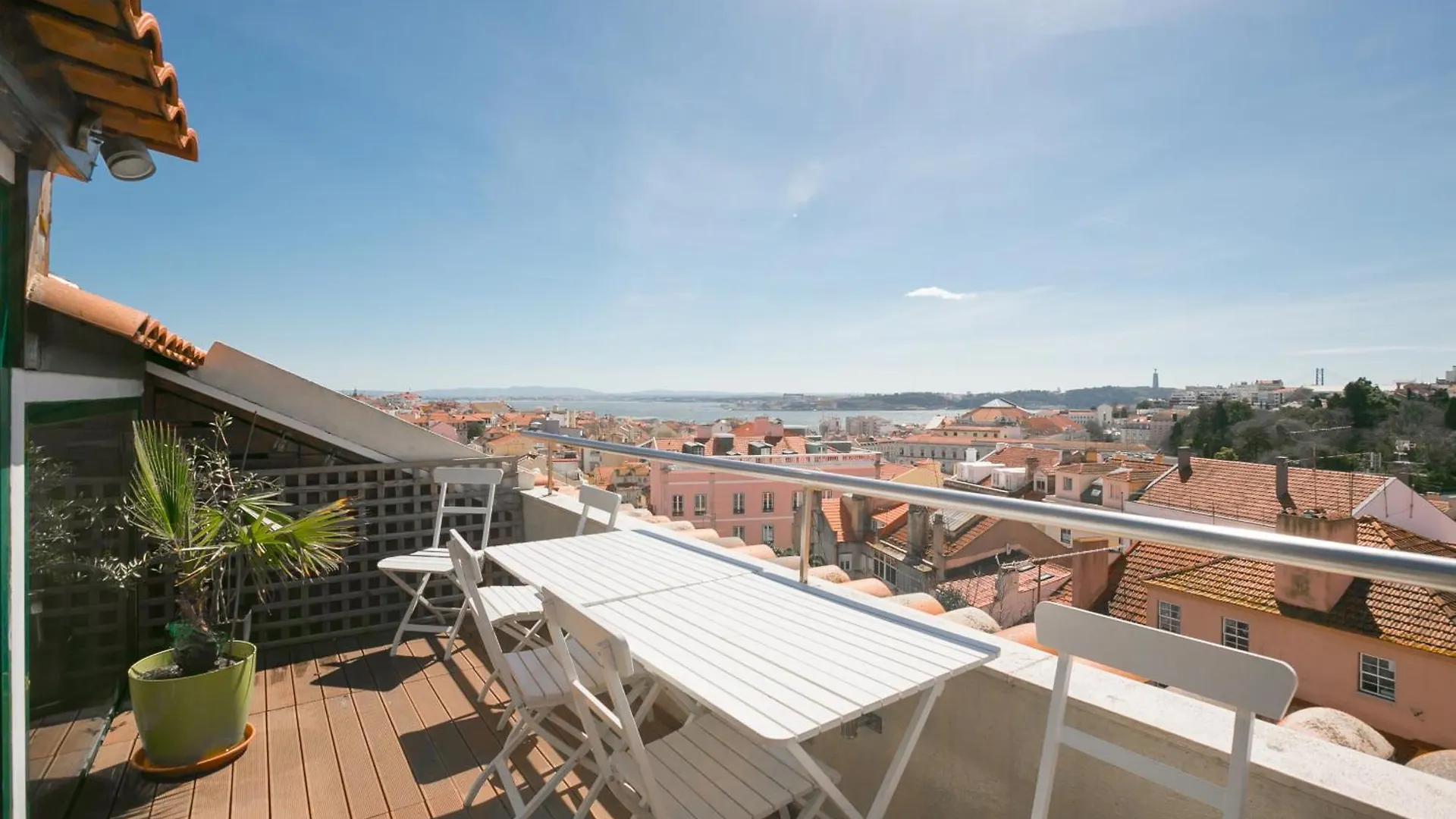 Lv Premier Apartments P.Real- Pi location
